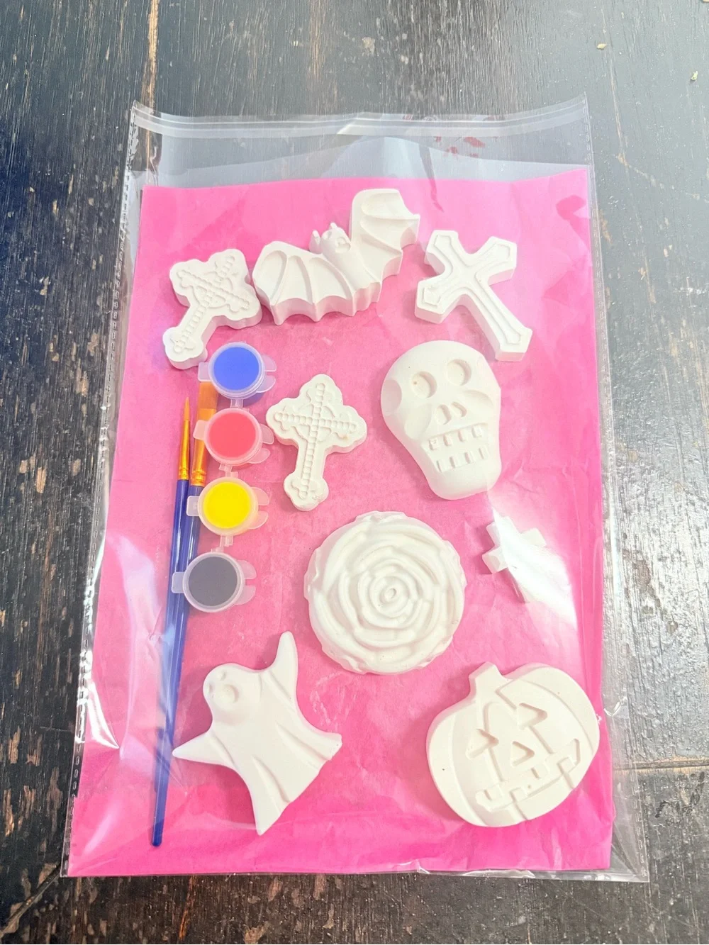 Paint-Your-Own Halloween Party Plaster Kit - White